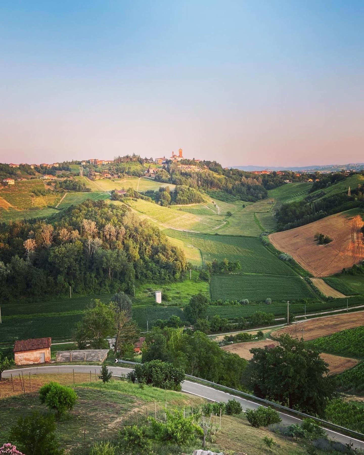 Agriturismo I Suri Asti Exteriör bild